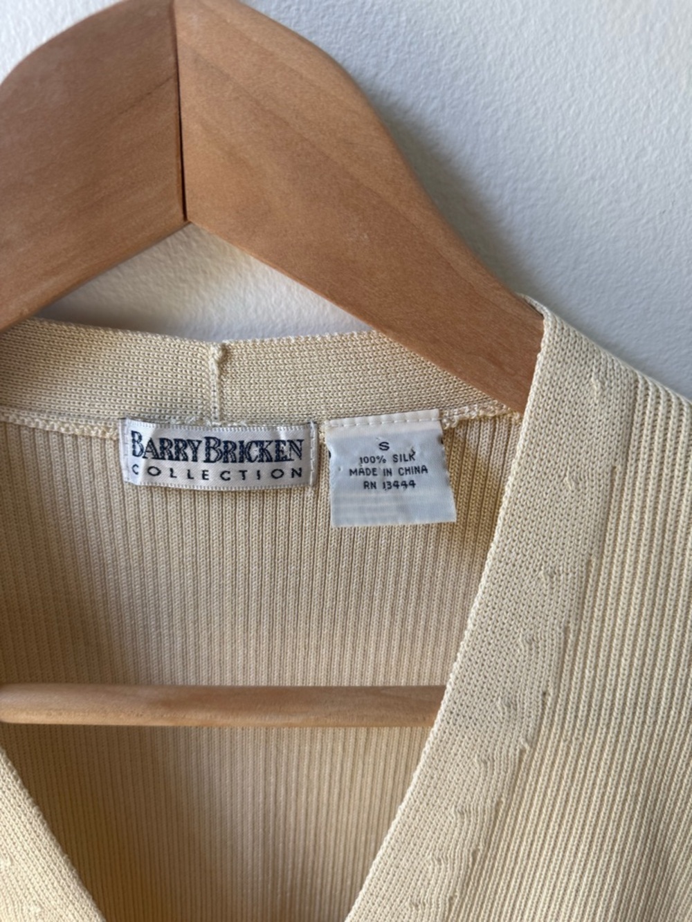 Barry Bricken Collection V-Neck Ribbed 100% Silk Tank - Picture 5 of 8